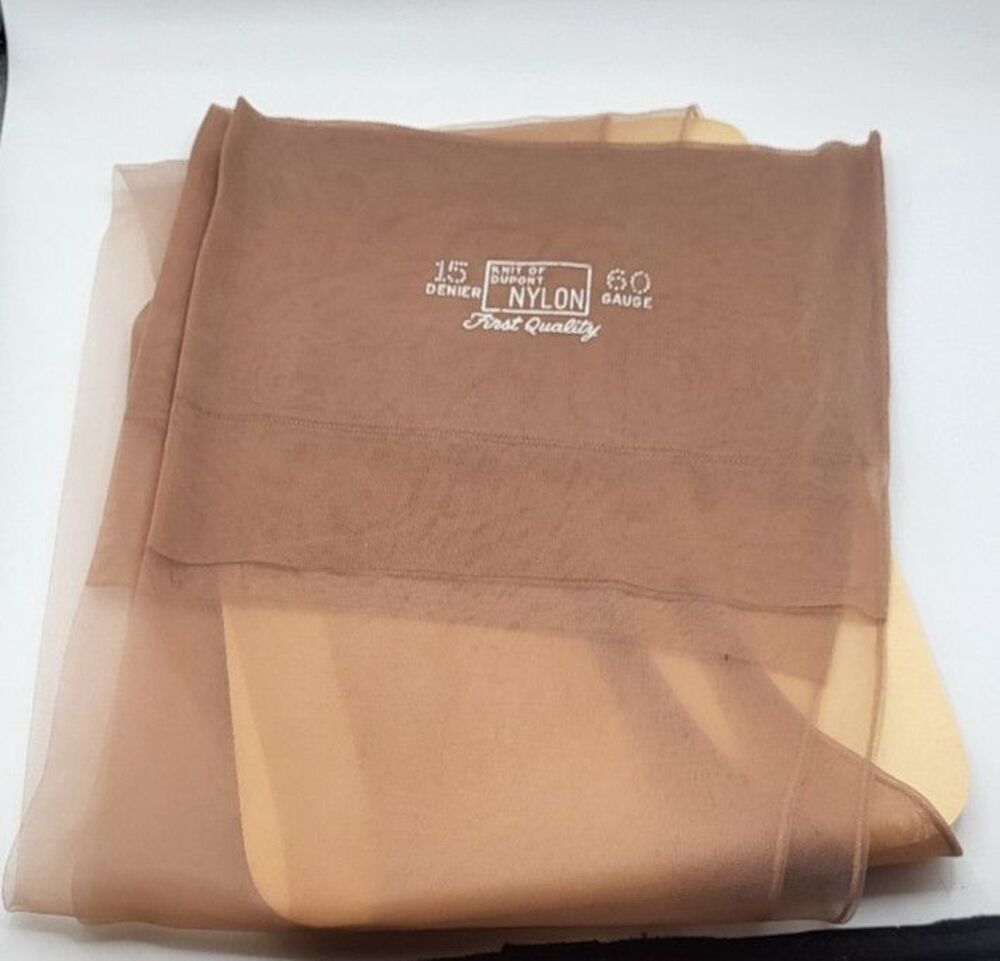 New in Box Strutwear 50 60 Gauge 15 Denier DuPont Nylon Stockings Hosiery Sheer